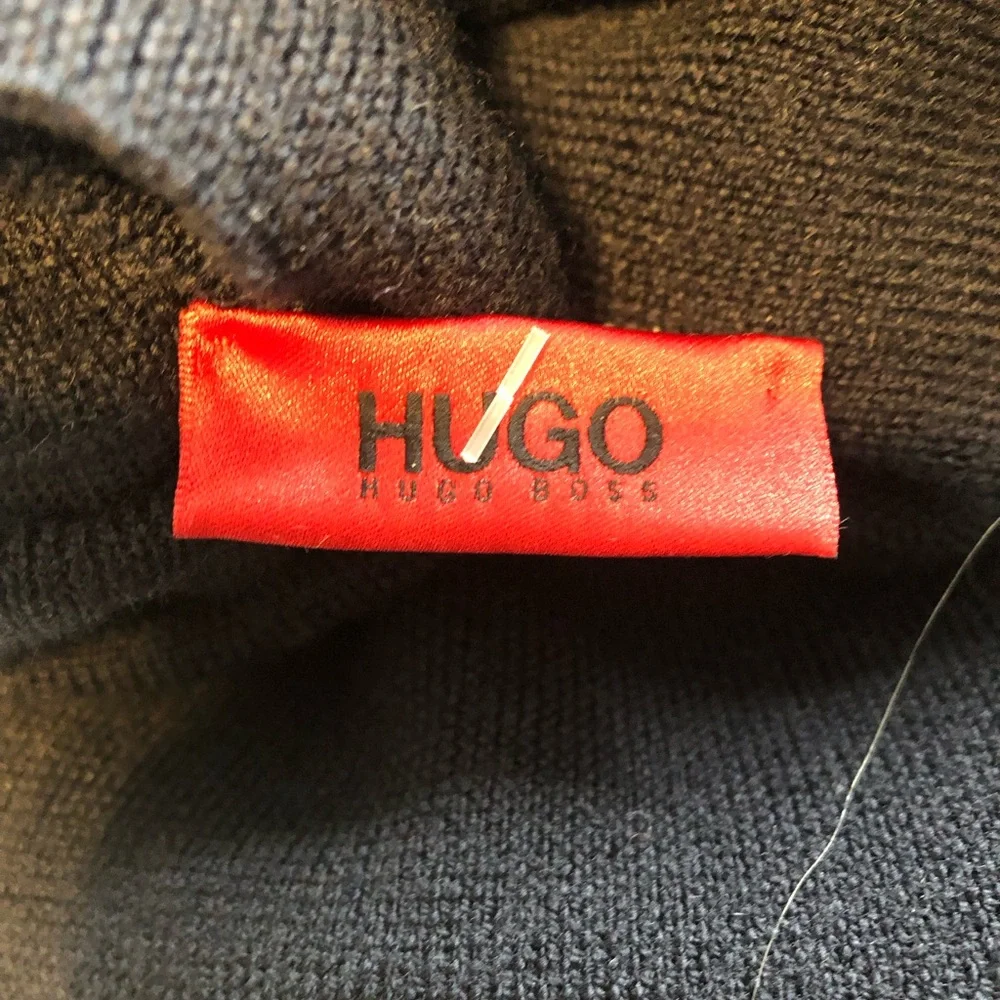 Hugo Boss Elegant Navy Blue Turtleneck Sweater - Picture 5 of 6
